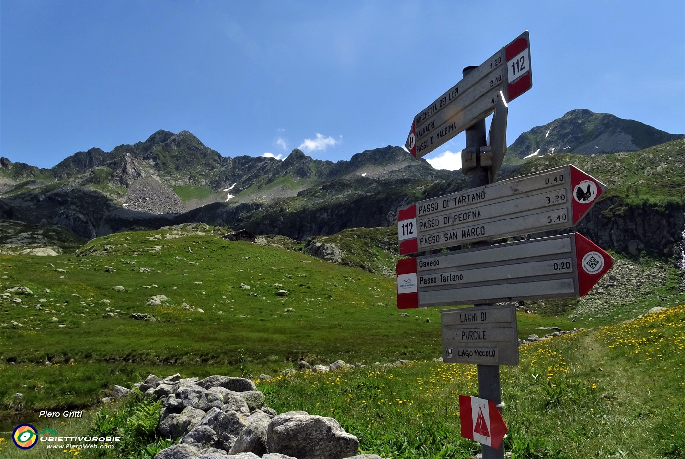 49 Ancora 40' per il Passo di Tartano dal Lago Piccolo sul sent. GVO-112.JPG -                                